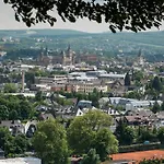 Kirchturmblick Euren Apartment *